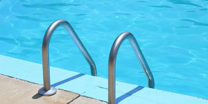 Échelle de piscine enterrée