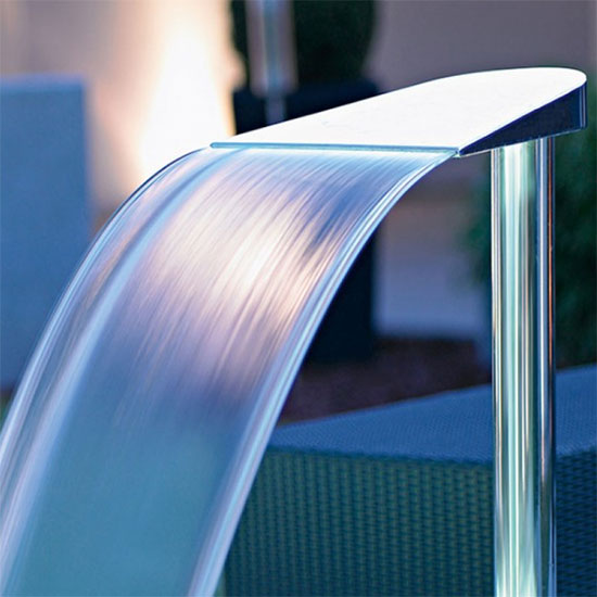 Cascade de piscine, relaxation et bien-être