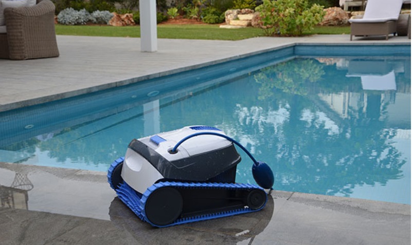 Robot piscine Dolphin S100 après son cycle de nettoyage
